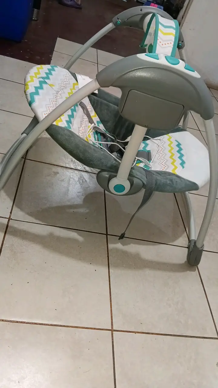 Columpio eléctrico para bebé - 2