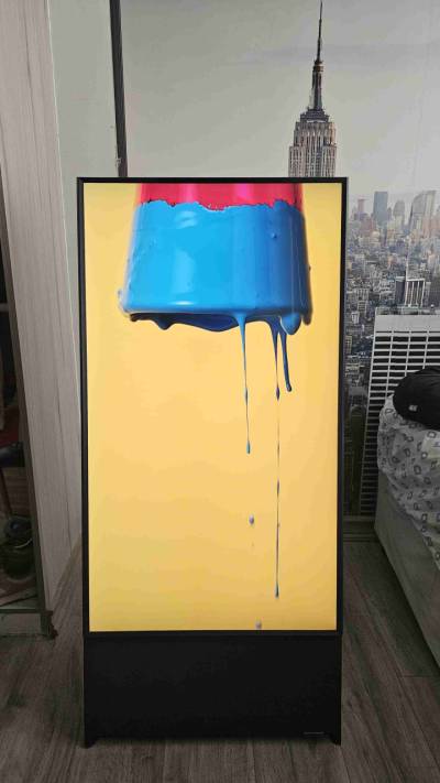Pantalla LED vertical para anuncios - miniatura 1