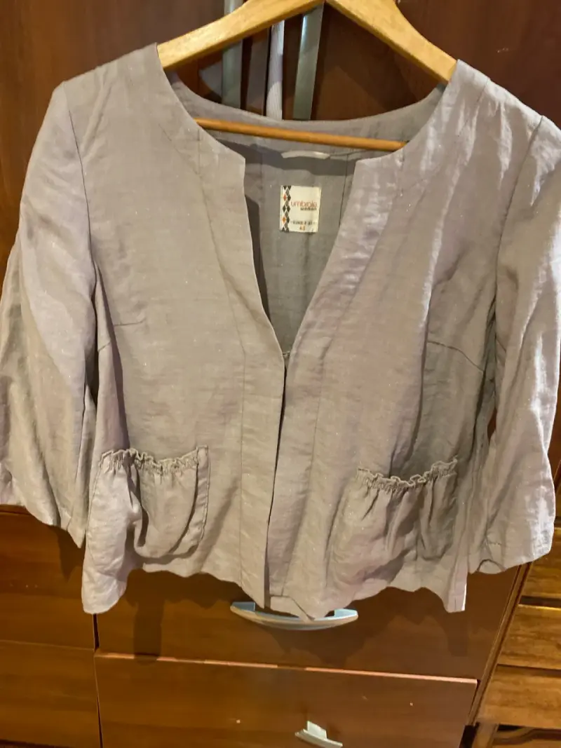 Chaqueta gris con bolsillos - 1