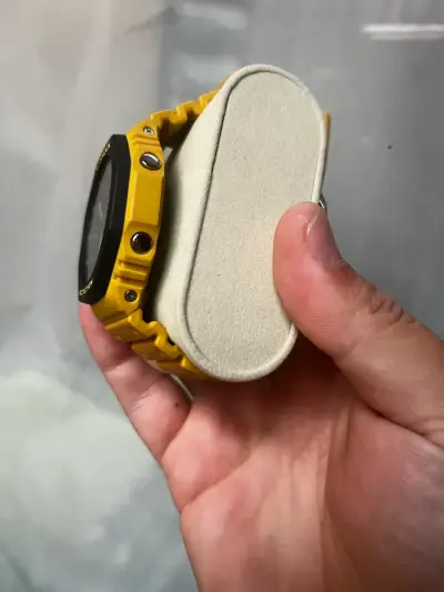 Reloj Casio G-Shock amarillo - miniatura 3