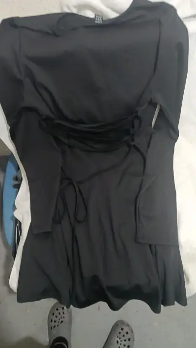 Vestido negro básico - miniatura 1