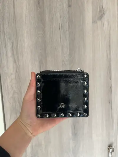 Tarjetero negro con tachas - miniatura 1