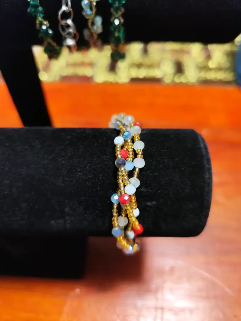 Aros dorados con cristales negros - 2