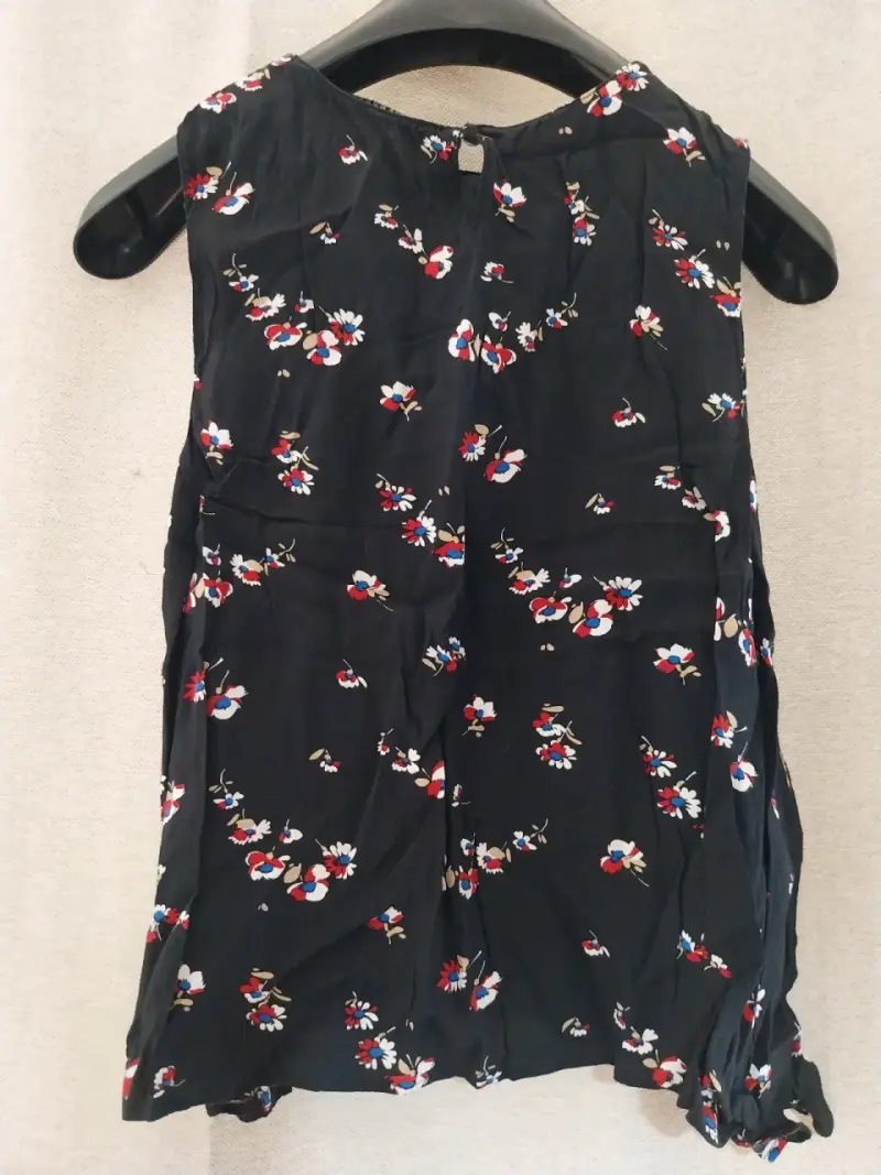 Blusa negra con flores Zara - 2