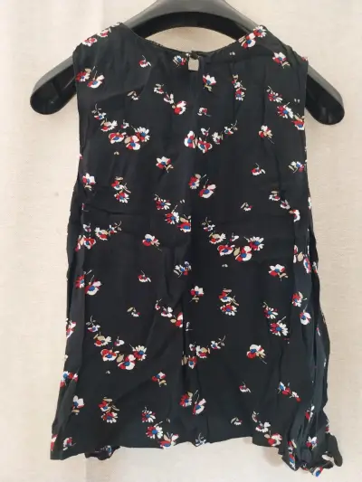 Blusa negra con flores Zara - miniatura 2