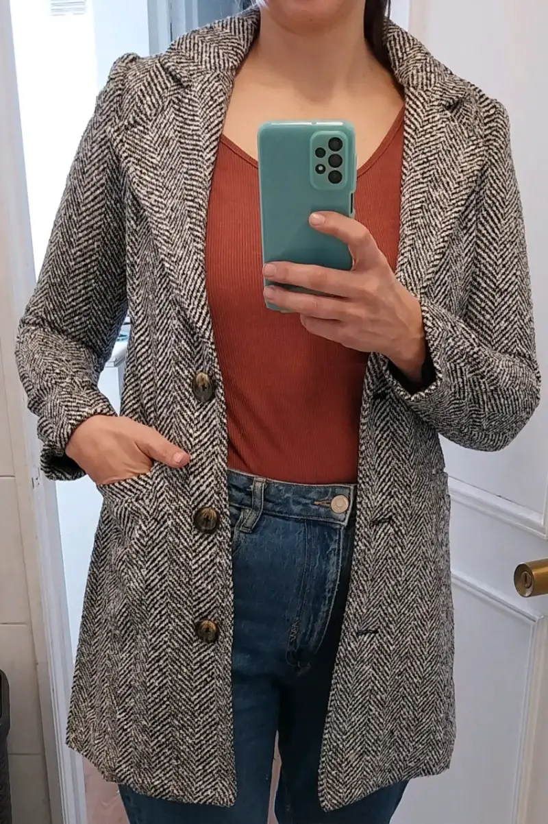 Abrigo gris estilo tweed - 5