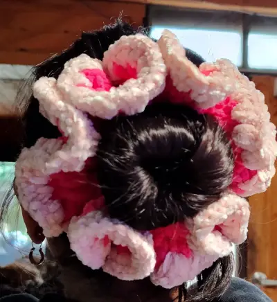 Moño rosado tejido a crochet - miniatura 1