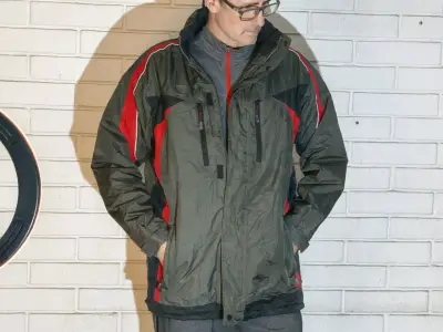 Chaqueta deportiva negra y gris - miniatura 2