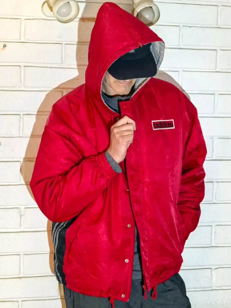 Chaqueta deportiva negra y gris - 6