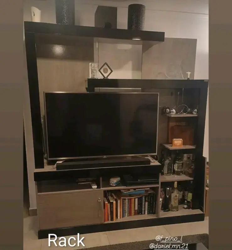 Centro de entretenimiento oscuro