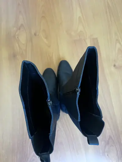 Botas negras de cuero - miniatura 3