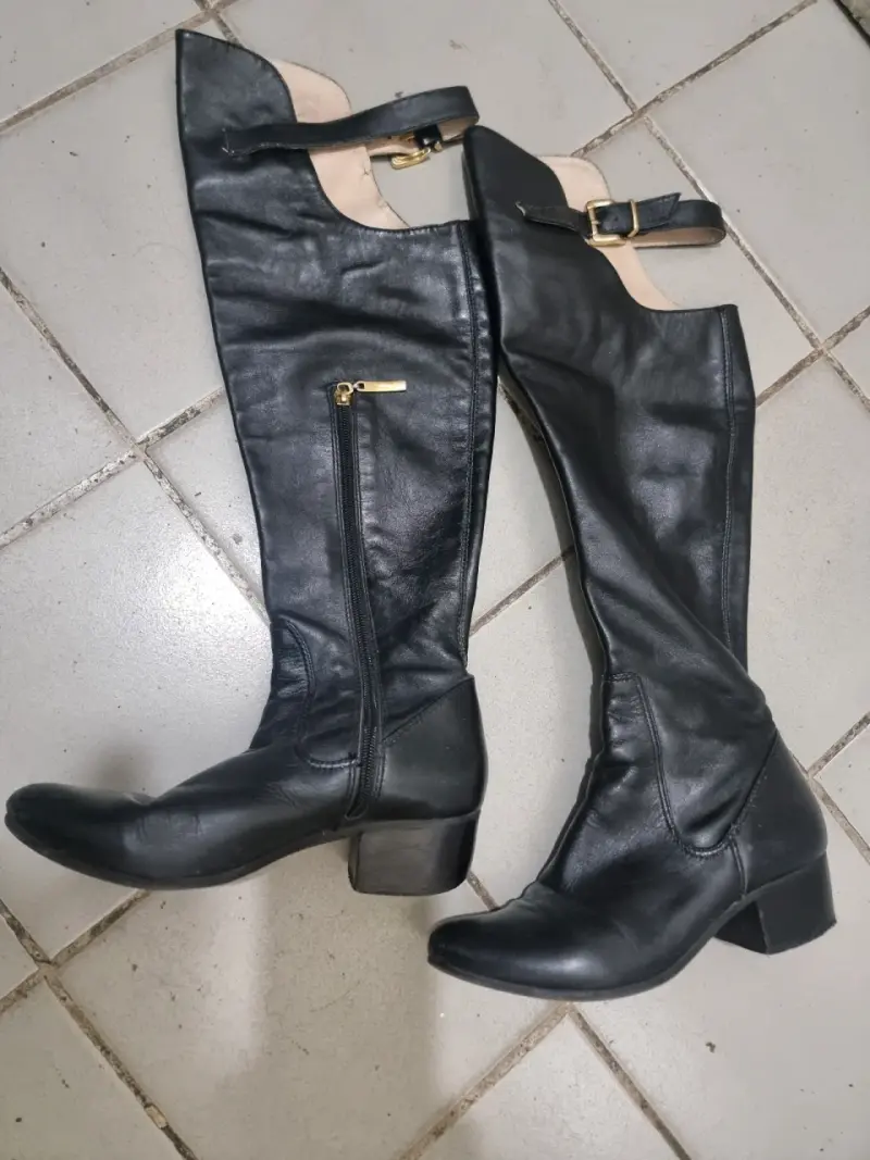 Botas negras de cuero altas