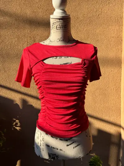 Polera roja *NUEVA* - miniatura 3