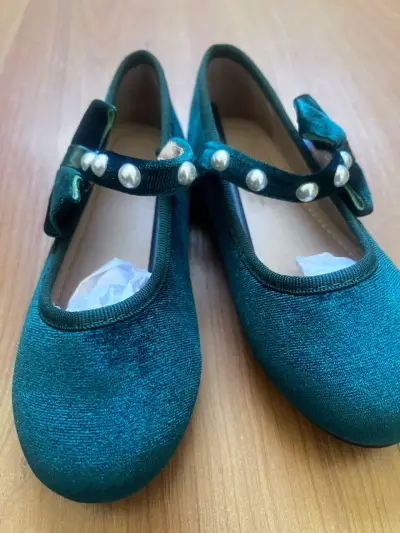 Zapatos verdes de niña - miniatura 2