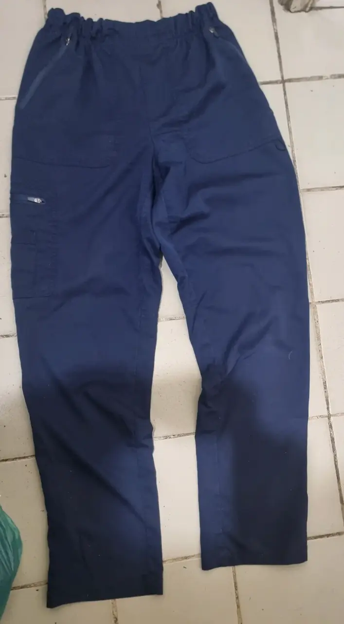 Pantalón azul con bolsillos - 1