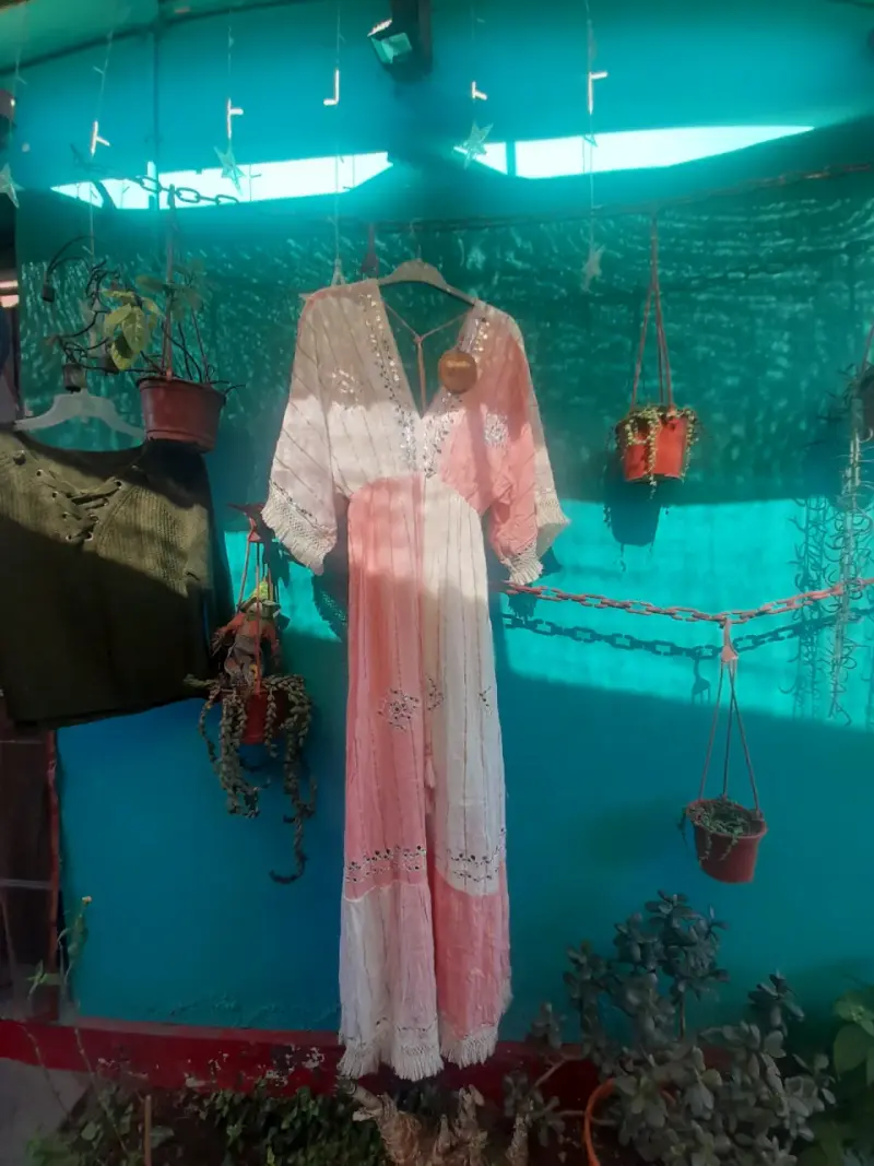 Vestido bohemio rosa y blanco - 1
