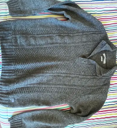 Suéter gris tejido para hombre - miniatura 1