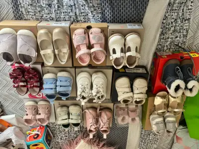 Lote de 15 pares de zapatos para niña - miniatura 1