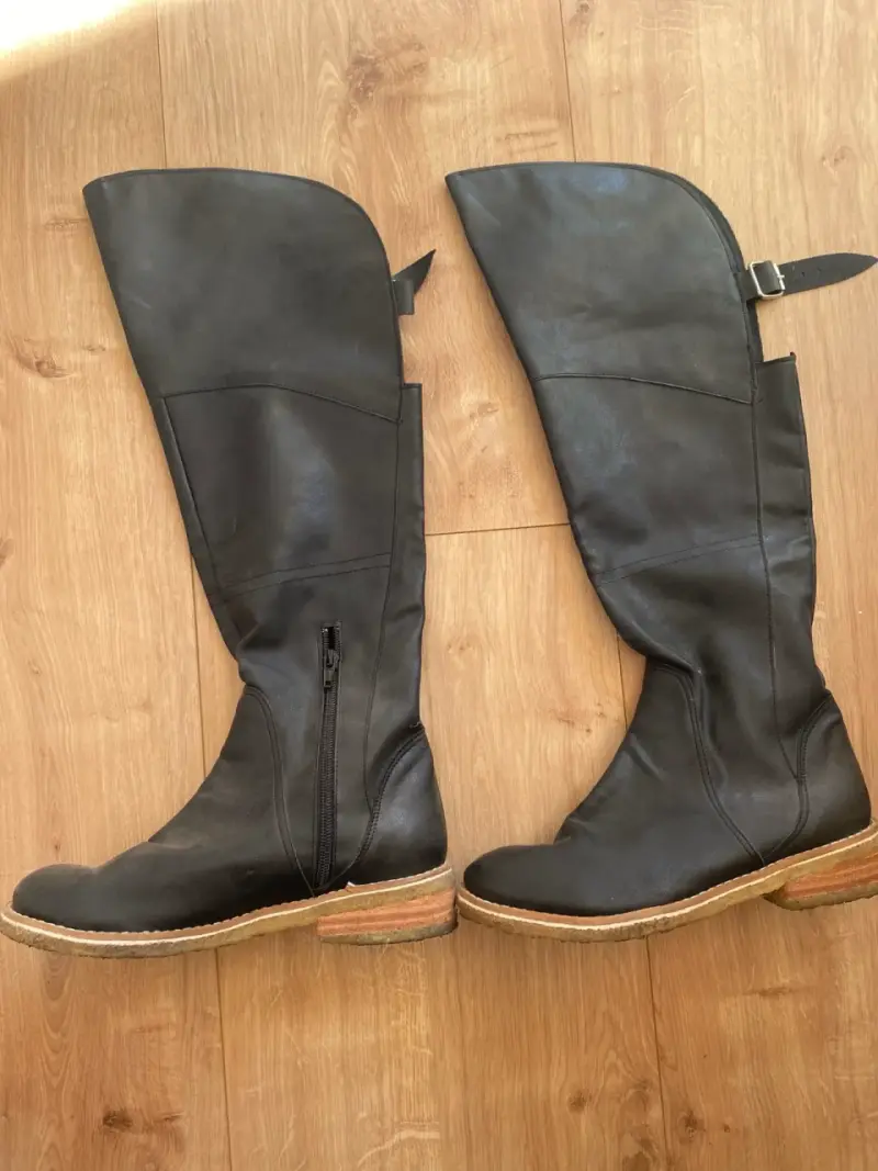 Botas bucaneras de cuero negro - 2