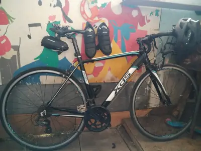 Bicicleta de ruta XDS con casco - miniatura 2