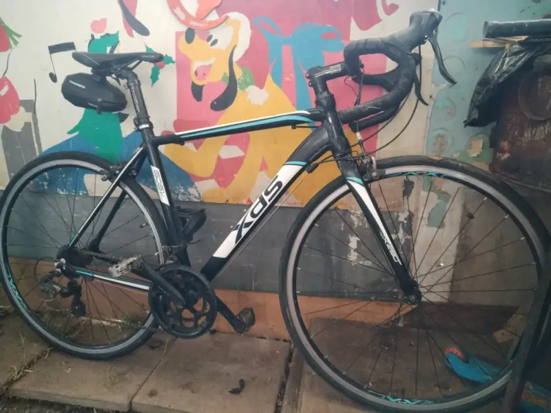 Bicicleta de ruta XDS con casco - 5