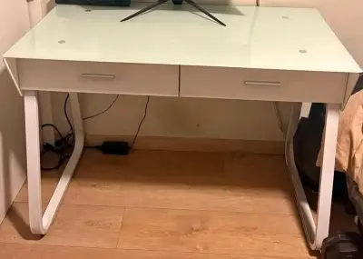 Escritorio moderno con vidrio - miniatura 1