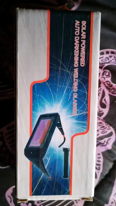 Máscara de soldar con oscurecimiento automático - miniatura 1