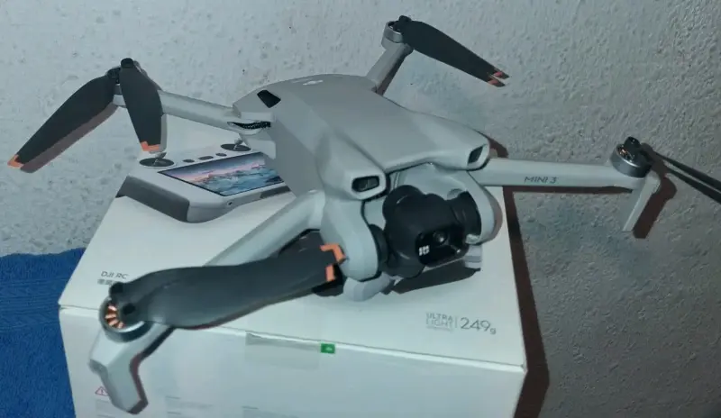 Drone DJI Mini 3 con control - 1