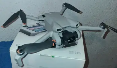 Drone DJI Mini 3 con control - miniatura 1