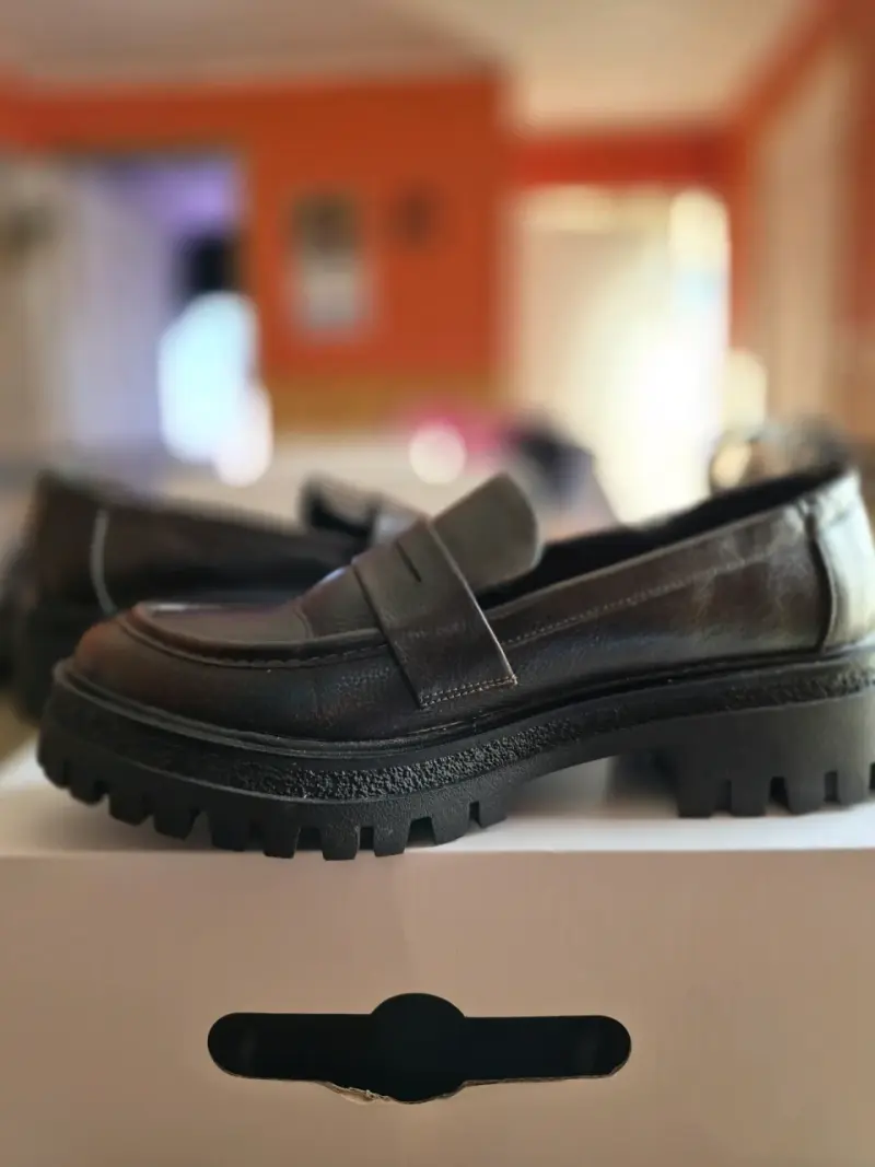 Zapatos mocasines café. - 1