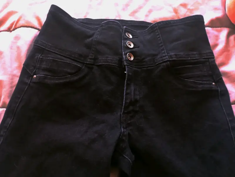 Jeans negros de tiro alto - 1