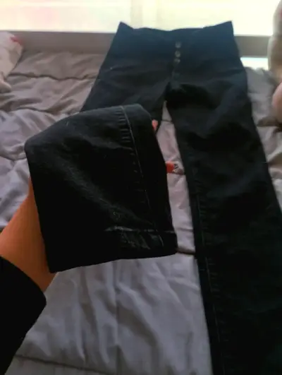 Jeans negros de tiro alto - miniatura 2