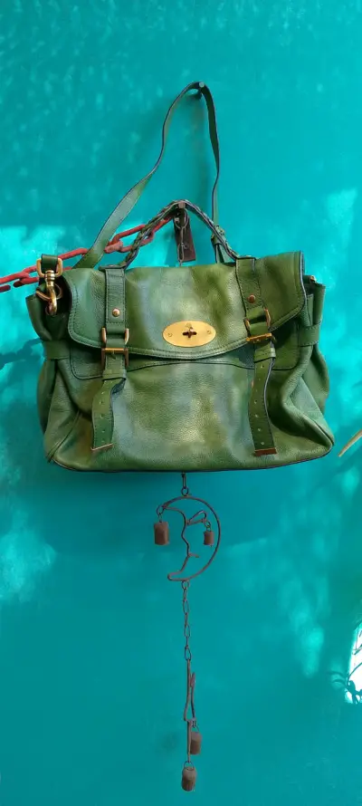 Bolso verde de cuero - miniatura 1