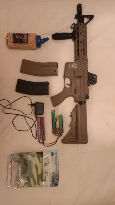 Réplica Airsoft con accesorios - miniatura 1