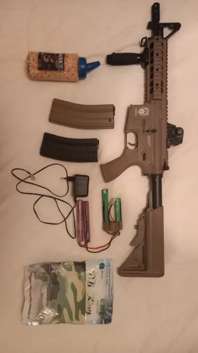Réplica Airsoft con accesorios - miniatura 2