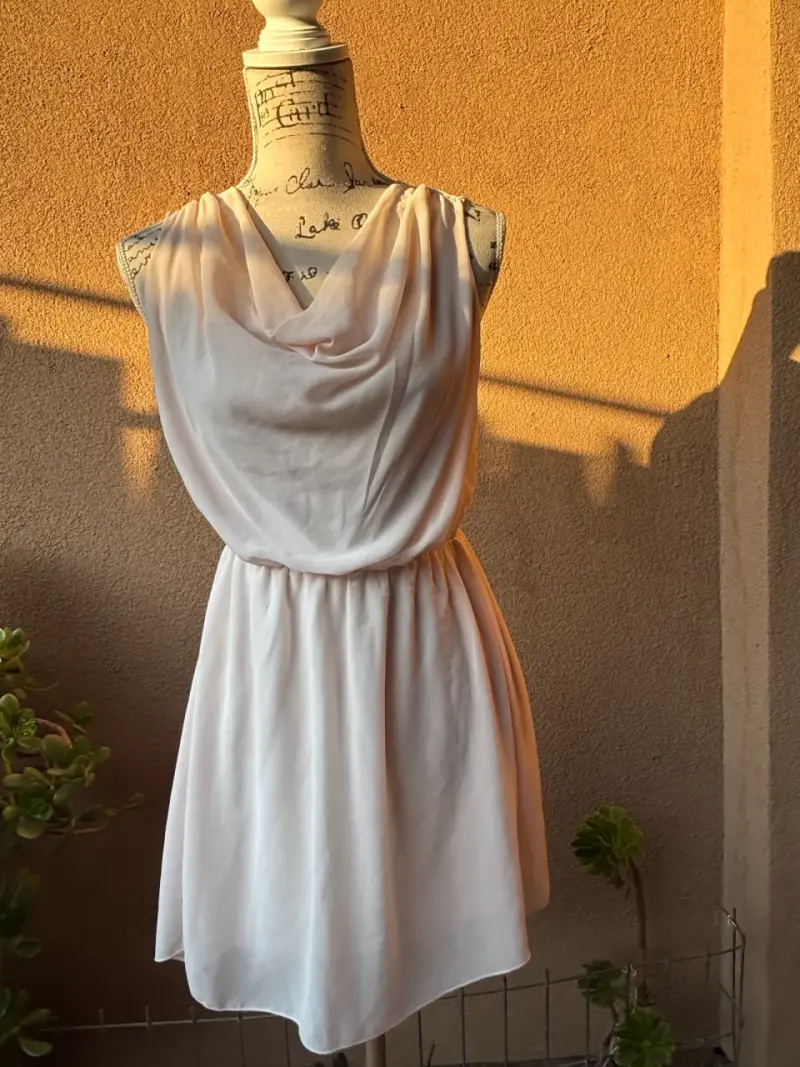 Vestido rosado pastel sin mangas - 2
