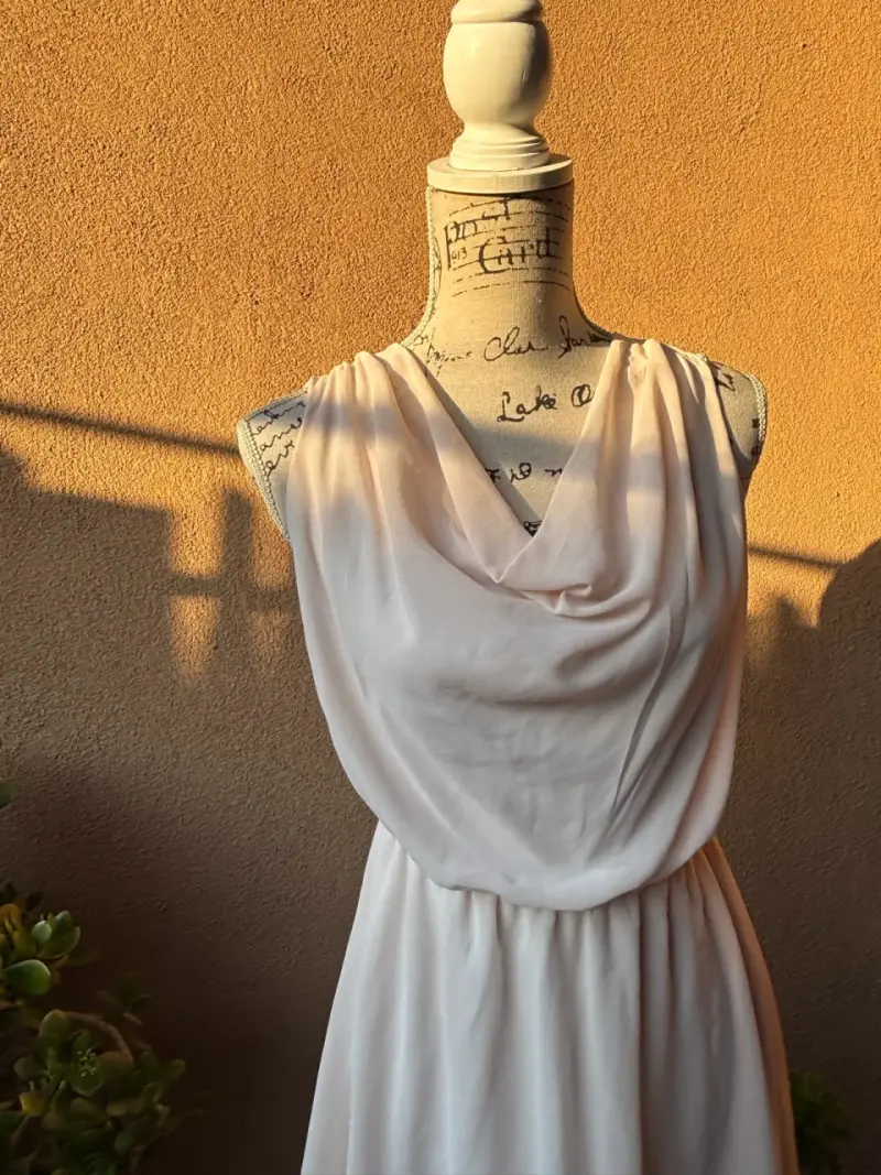 Vestido rosado pastel sin mangas - 5