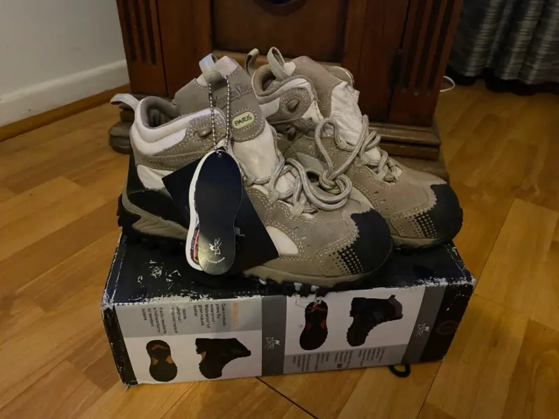 Zapatos de seguridad beige nuevas - 1