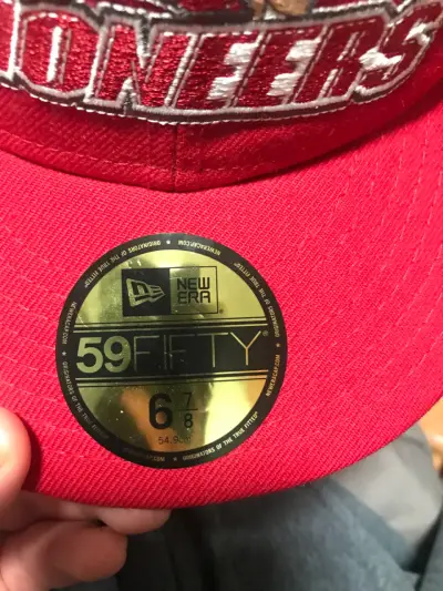 Gorra roja New Era Pioneers - miniatura 4