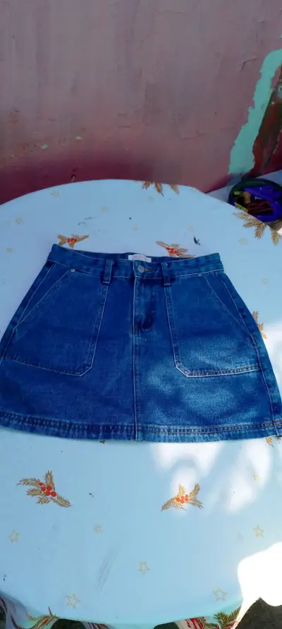 Falda jeans azul corta - miniatura 2