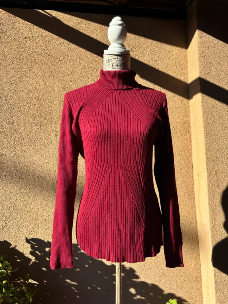 Sweater cuello alto burdeos - 1
