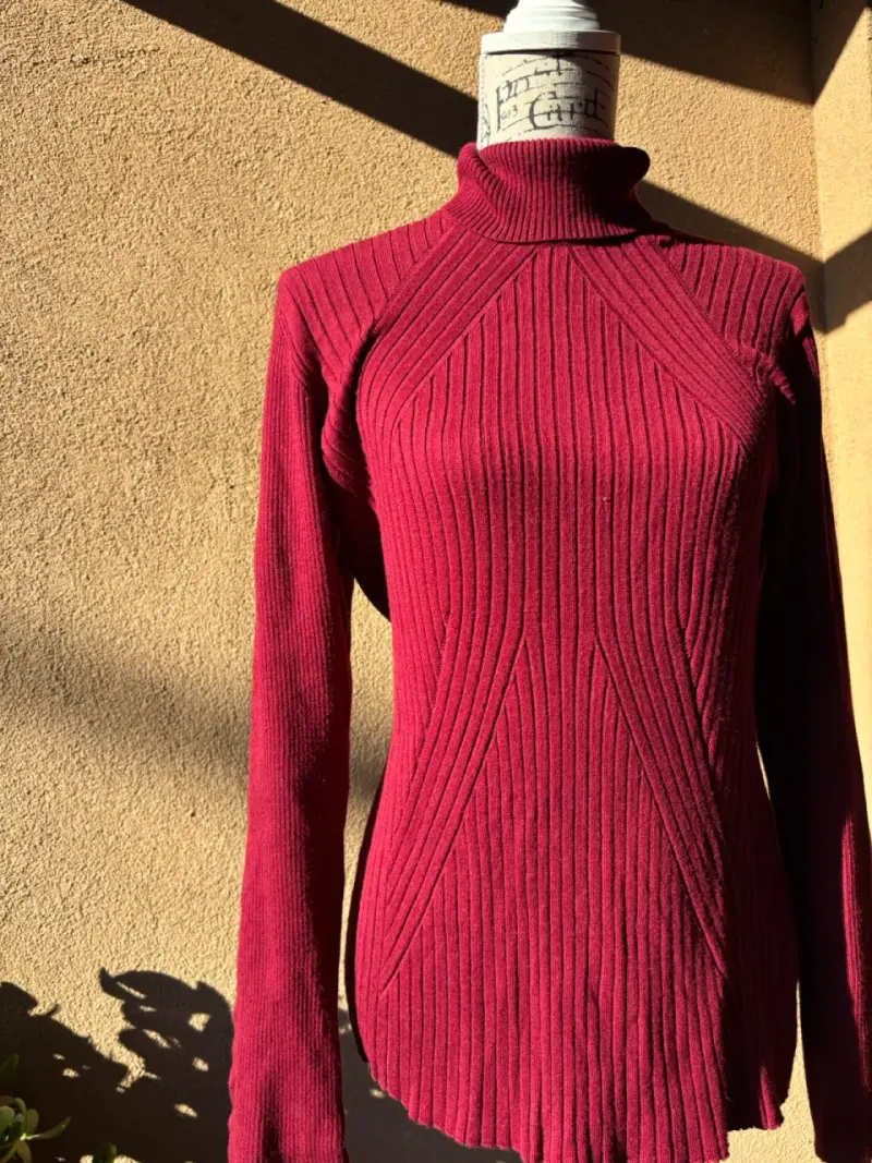 Sweater cuello alto burdeos - 2