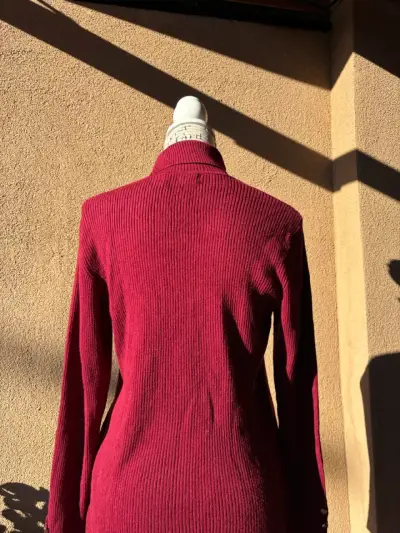 Sweater cuello alto burdeos - miniatura 4