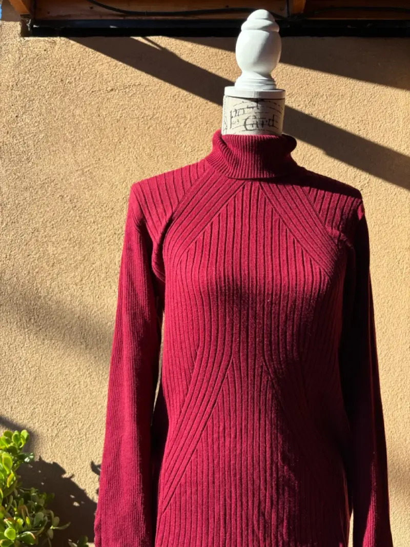 Sweater cuello alto burdeos - 5