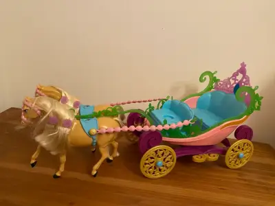 Carroza Barbie juguete con caballos - miniatura 1