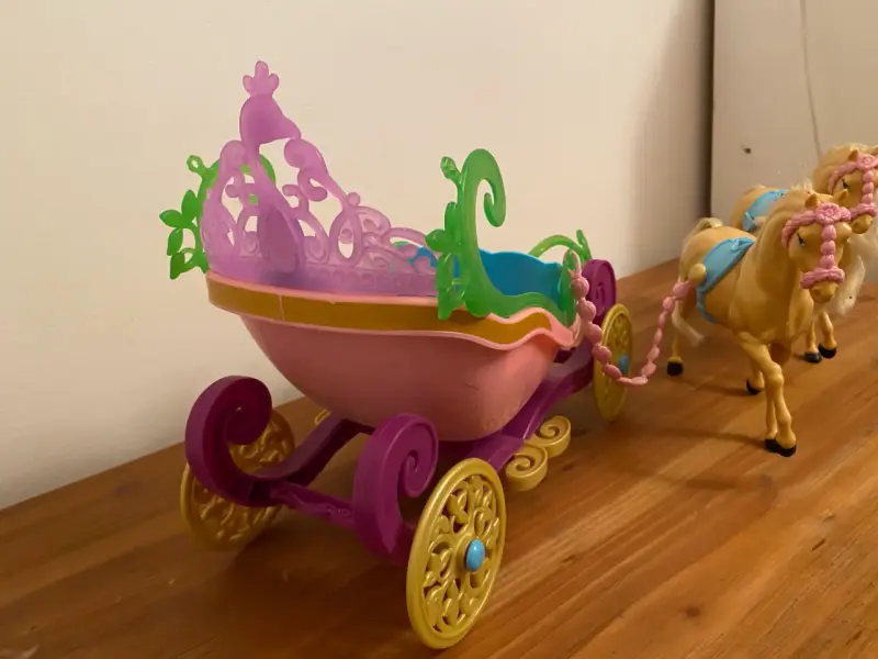 Carroza Barbie juguete con caballos - 4