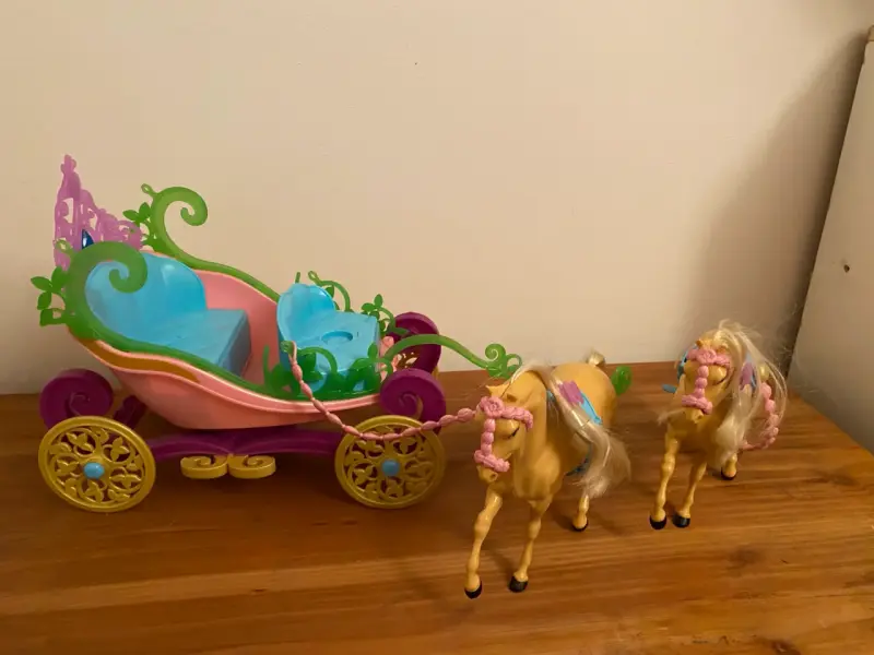 Carroza Barbie juguete con caballos - 5