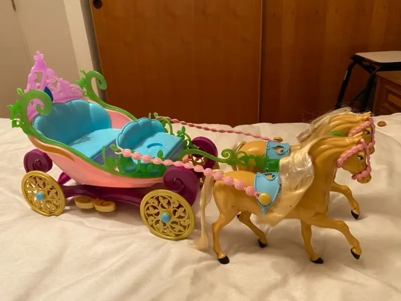 Carroza Barbie juguete con caballos - 6