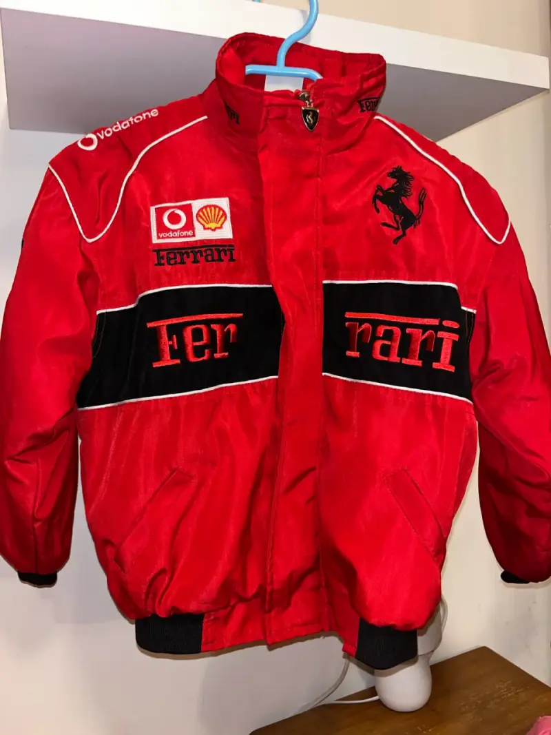 Chaqueta Ferrari roja deportiva - 1