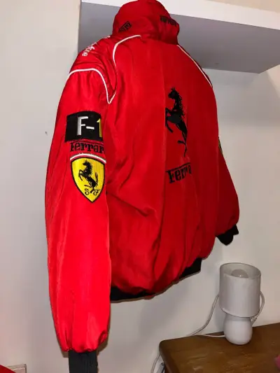 Chaqueta Ferrari roja deportiva - miniatura 2